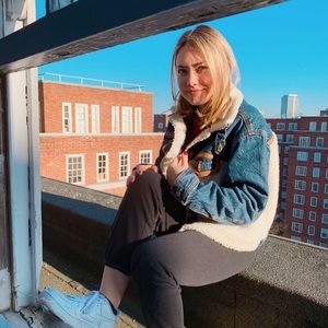 Meet your Posher, Cait